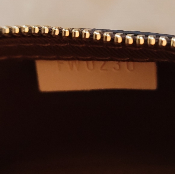 Louis Vuitton Cosmetic - Picture 6 of 8